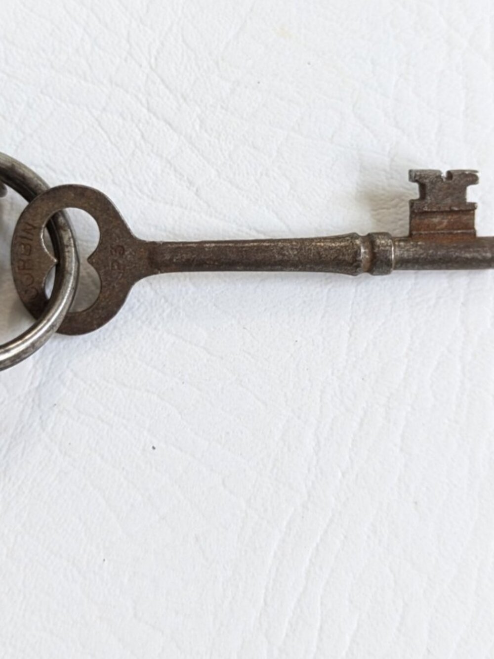 Lot of 15 Vintage And Antique Iron Skeleton Keys Sargent Corbin - Picture 6 of 6